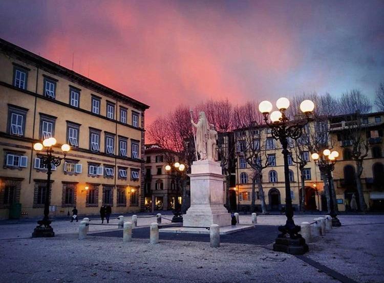 Piazza Napoleone Sweet Apartment Lucca Bagian luar foto